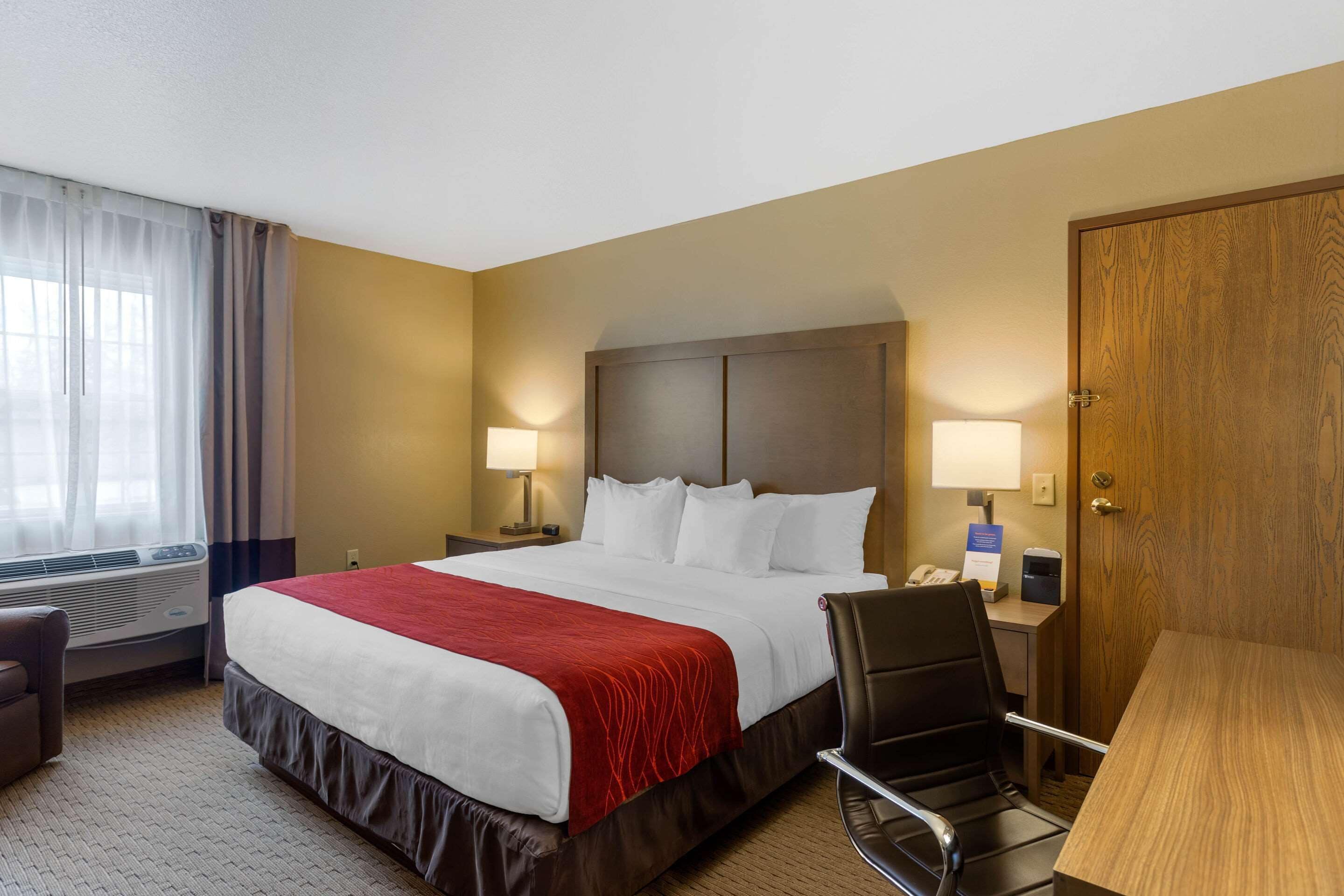 room, 1 king bed, accessible, non smoking | premium bedding, pillow-top beds, in-room safe, individually furnished