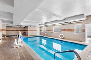 Innendørsbasseng