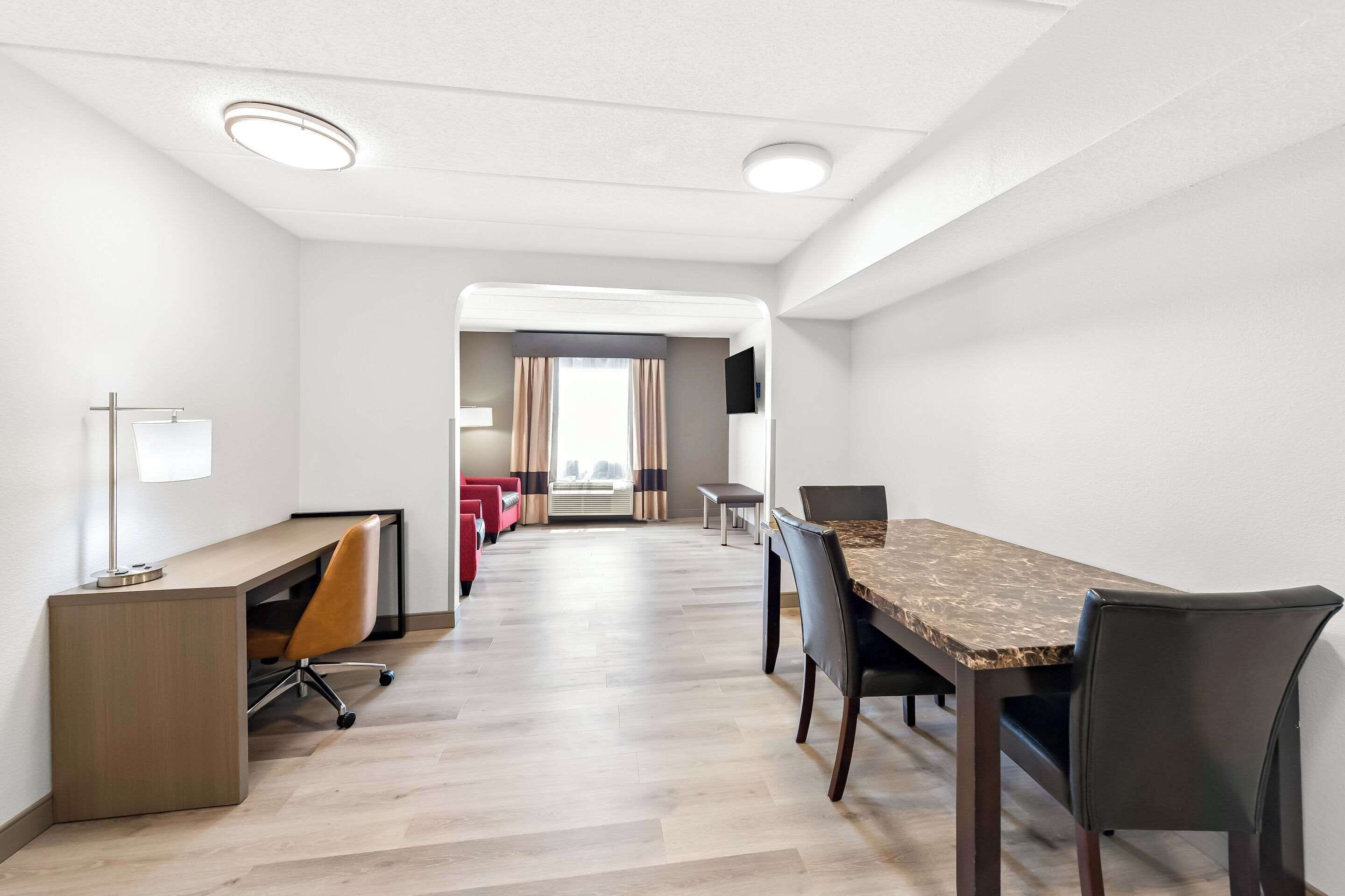 Photo - Comfort Suites Columbus