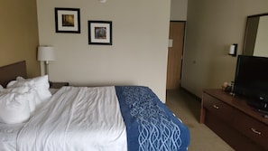 Iron/ironing board, free WiFi, bed sheets, alarm clocks - Cambridge Inn by Capital O near I-70 / I-77 (Cambridge)