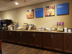 Petit déjeuner complet compris tous les jours