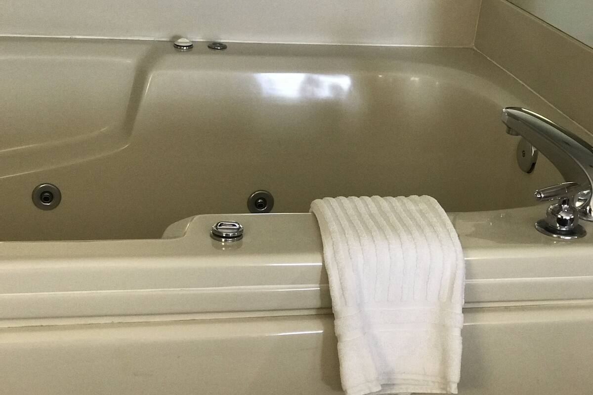 deep-soaking bathtub