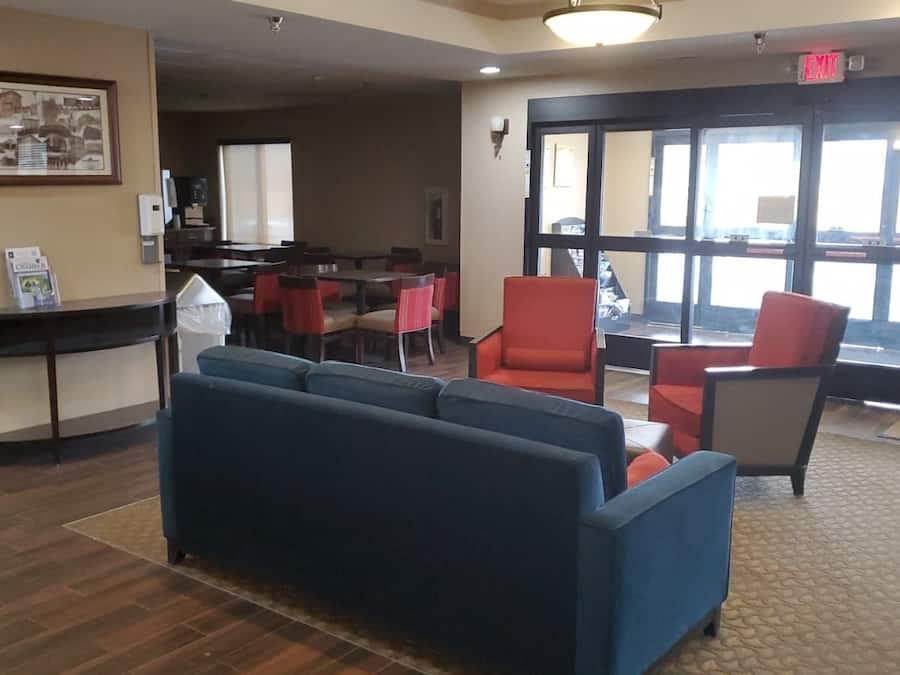 Área de estar no saguão