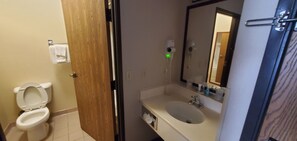 Free toiletries, hair dryer, towels - Cambridge Inn by Capital O near I-70 / I-77 (Cambridge)