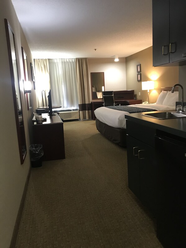 Suite, 1 King Bed, Non Smoking, Hot Tub | In-room safe, blackout drapes, iron/ironing board