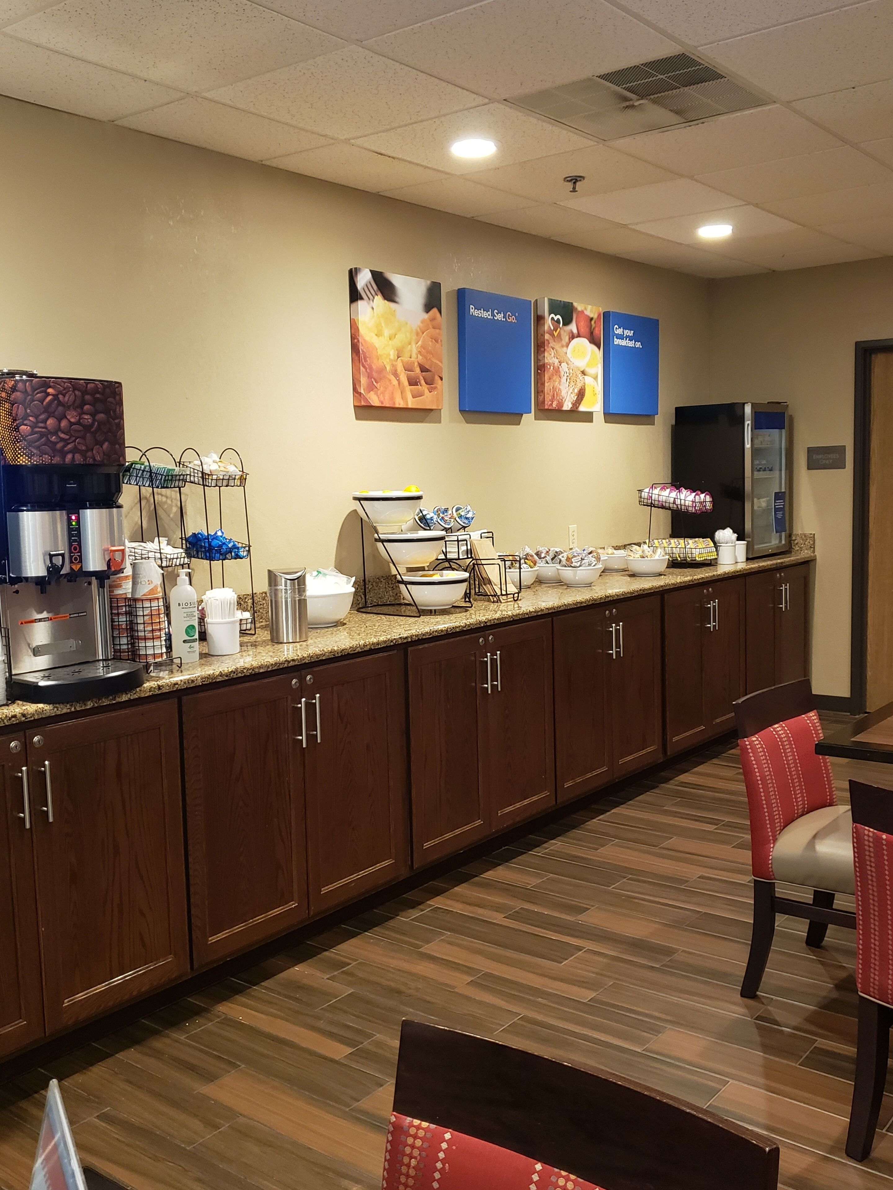 free daily full breakfast