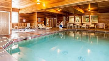 Indoor pool, sun loungers