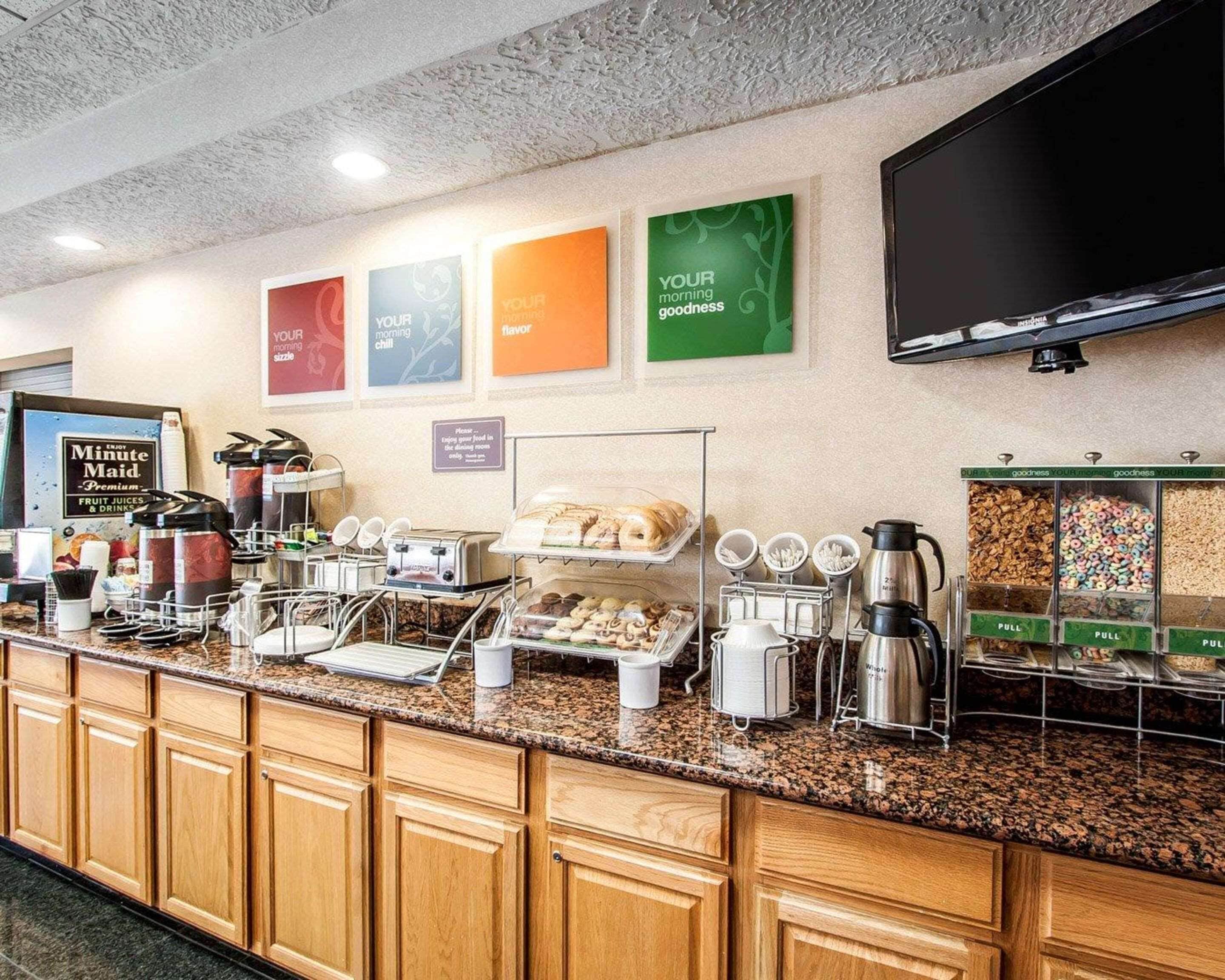 A breakfast bar with coffee makers, a sign for 'Minute Maid Premium Fruit Juices & Drinks', and a 'Pull' sign indicating a self-service beverage station.