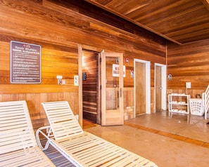 Piscina interna, espreguiƧadeiras