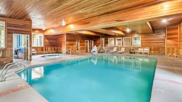 Indoor pool, sun loungers