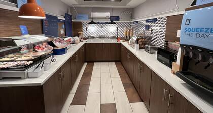 Holiday Inn Express Pittsburgh-Bridgeville by IHG