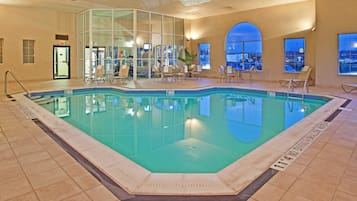 Indoor pool, sun loungers