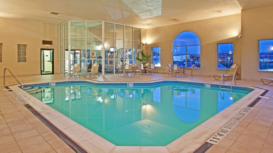 Holiday Inn Express Pittsburgh-Bridgeville by IHG