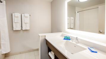 Combined shower/tub, deep soaking tub, hair dryer, towels