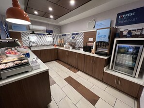 Café da manhã com buffet grátis todos os dias