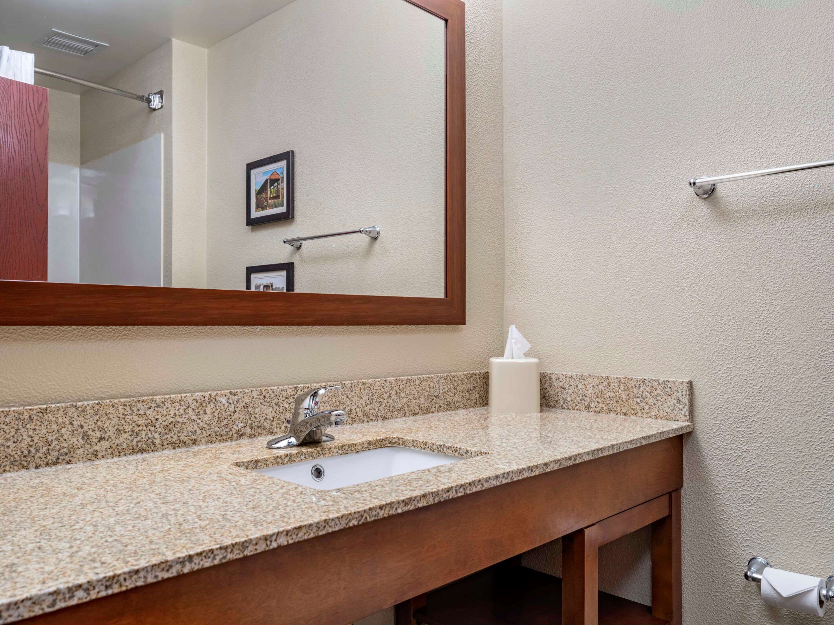 desk, iron/ironing board, free cots/infant beds, rollaway beds