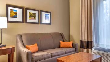 Escrivaninha, ferros/tábuas de passar roupa, berços grátis