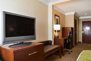 Desk, laptop workspace, iron/ironing board, free cribs/infant beds - Comfort Suites Downtown Carlisle (Carlisle)