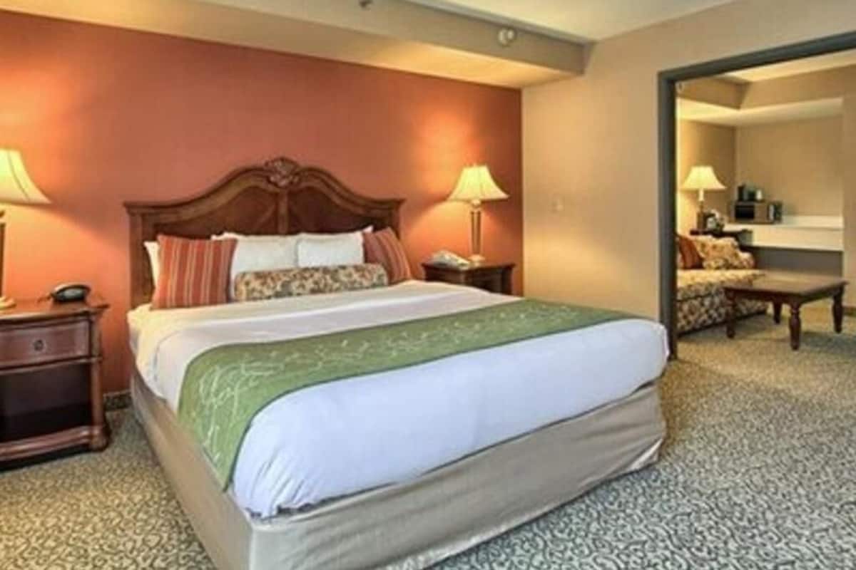 Escritorio y espacio para trabajar con laptop