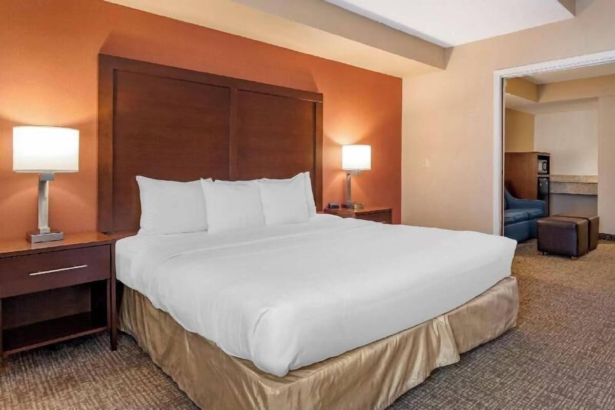 Skrivebord, skrivebord for bærbar PC og strykejern/-brett