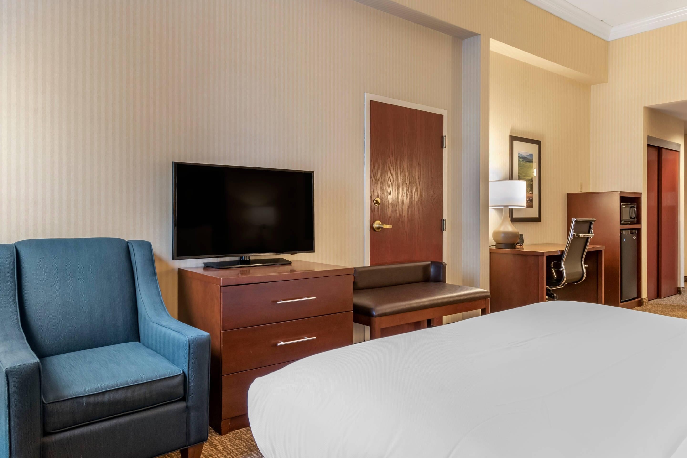 Standard Room, Accessible (Accessible Tub) | Desk, laptop workspace, iron/ironing board, free cribs/infant beds