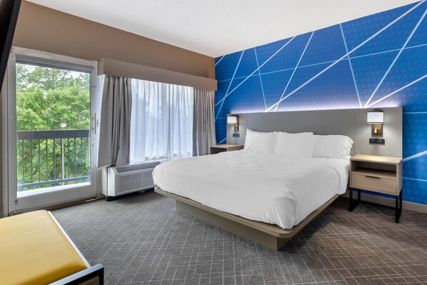 Suite, 1 King Bed, Non Smoking | Premium bedding, pillowtop beds, desk, blackout drapes