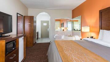 Escritorio, tabla de planchar con plancha, cunas gratuitas