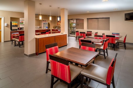 Free daily buffet breakfast. Comfort Inn & Suites Grundy