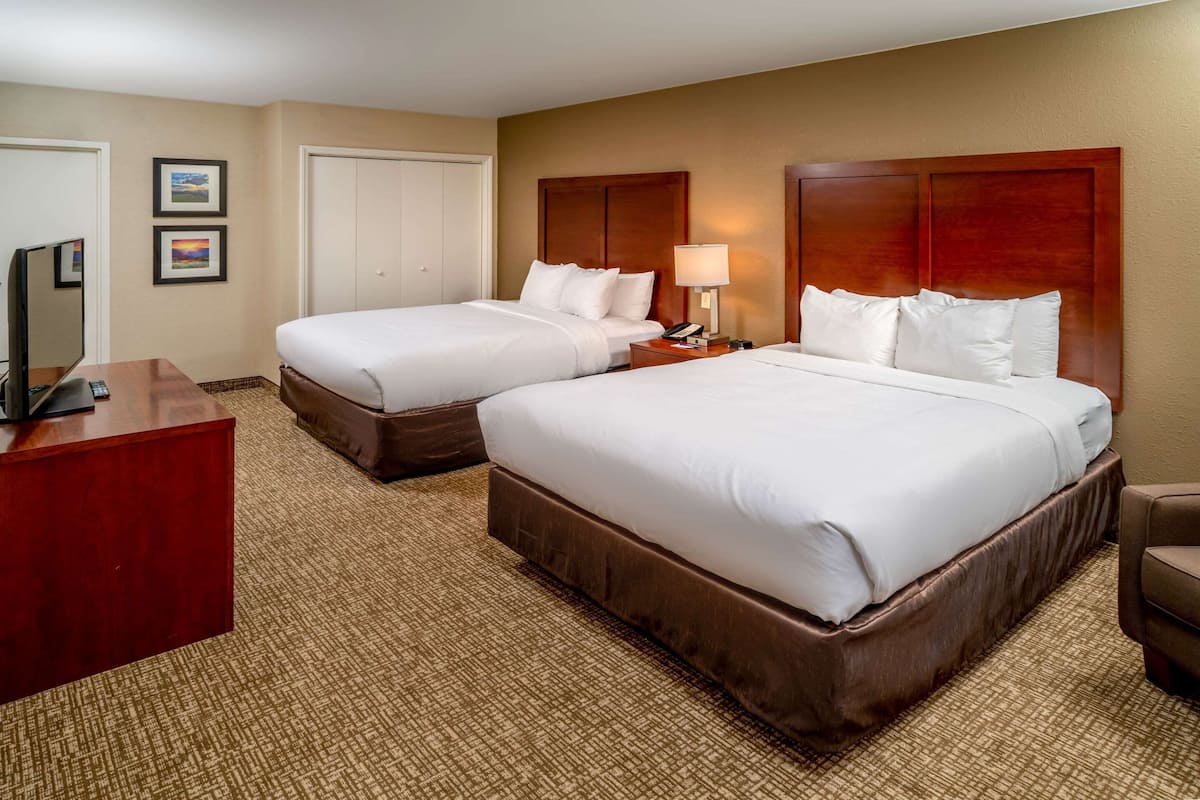 In-room safe, desk, laptop workspace, iron/ironing board