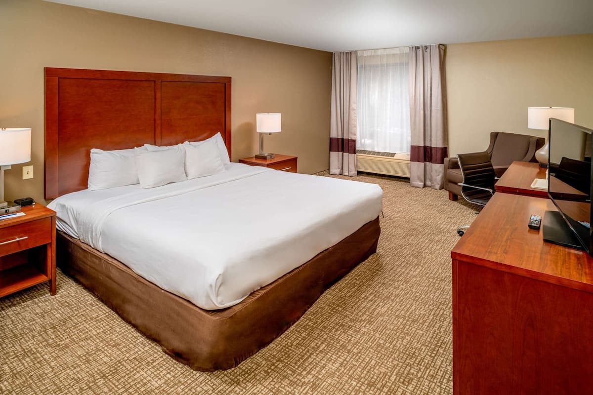In-room safe, desk, laptop workspace, iron/ironing board