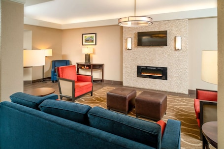 Lobby. Comfort Inn & Suites Grundy