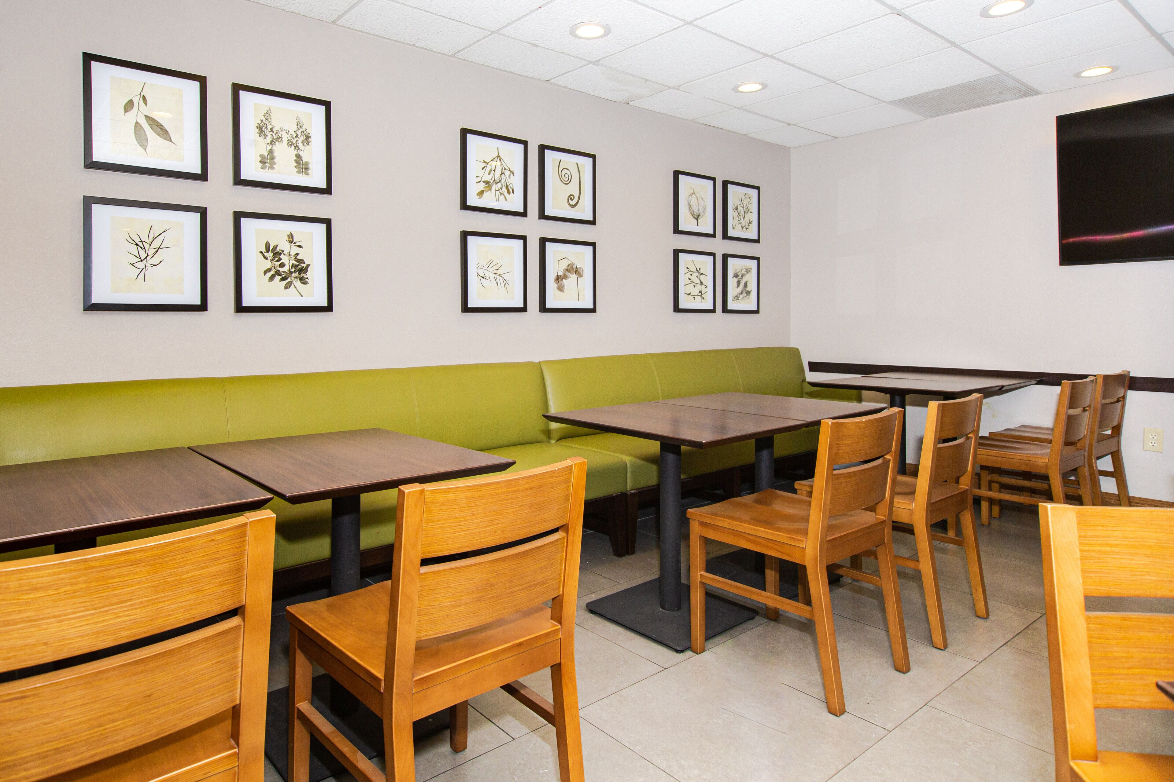 free daily full breakfast