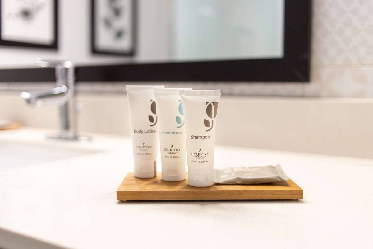 1 bedroom, hypo-allergenic bedding, desk, soundproofing