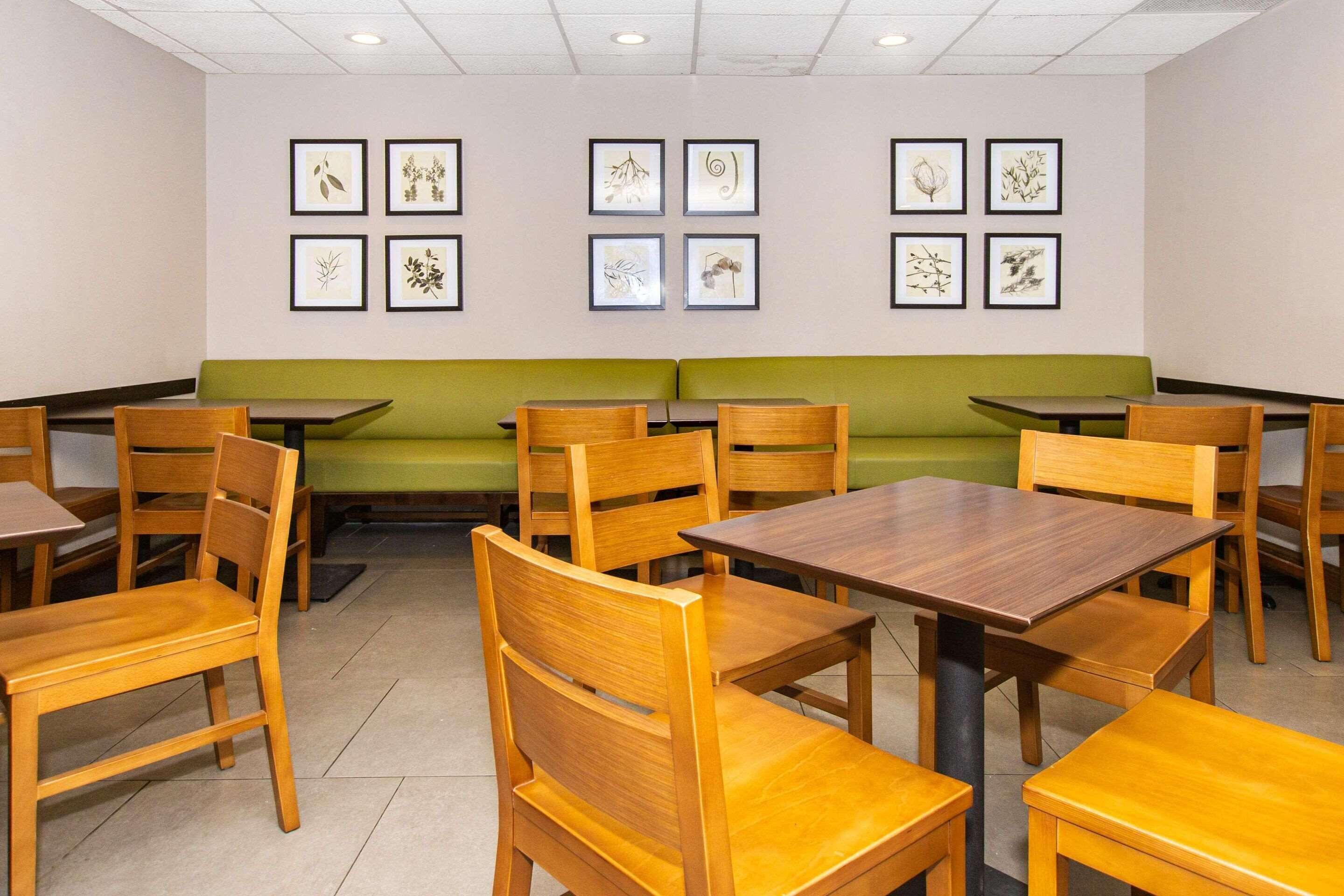 free daily full breakfast