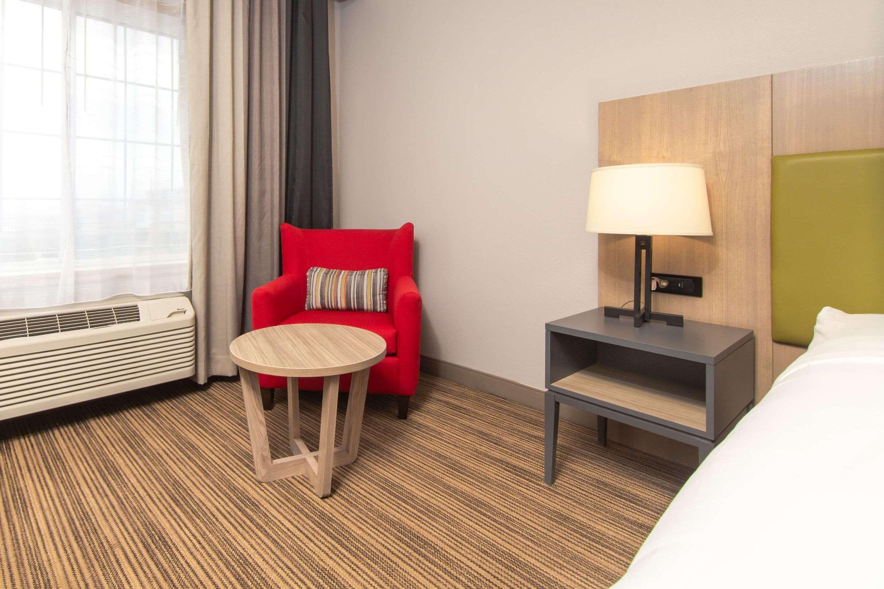 1 bedroom, hypo-allergenic bedding, desk, soundproofing