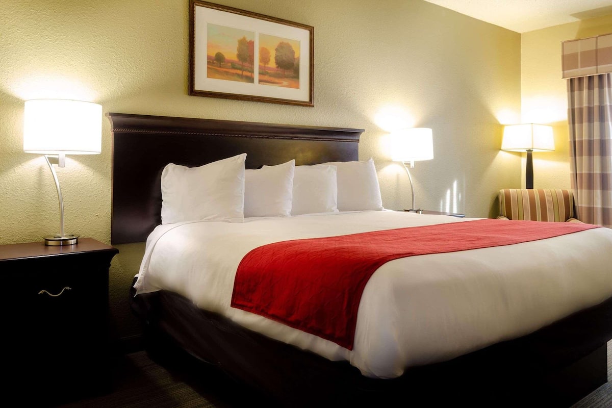 In-room safe, desk, laptop workspace, blackout drapes