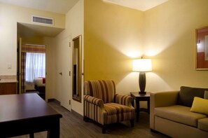 Suite, 1 Schlafzimmer, Nichtraucher | Zimmersafe, Schreibtisch, laptopgeeigneter Arbeitsplatz