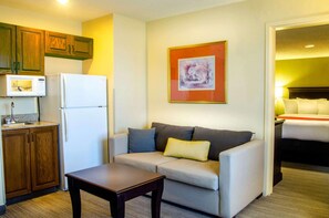 Suite, 1 grand lit, non-fumeur (Extended Stay) | Coffre-fort, bureau, espace de travail pour ordinateurs portables