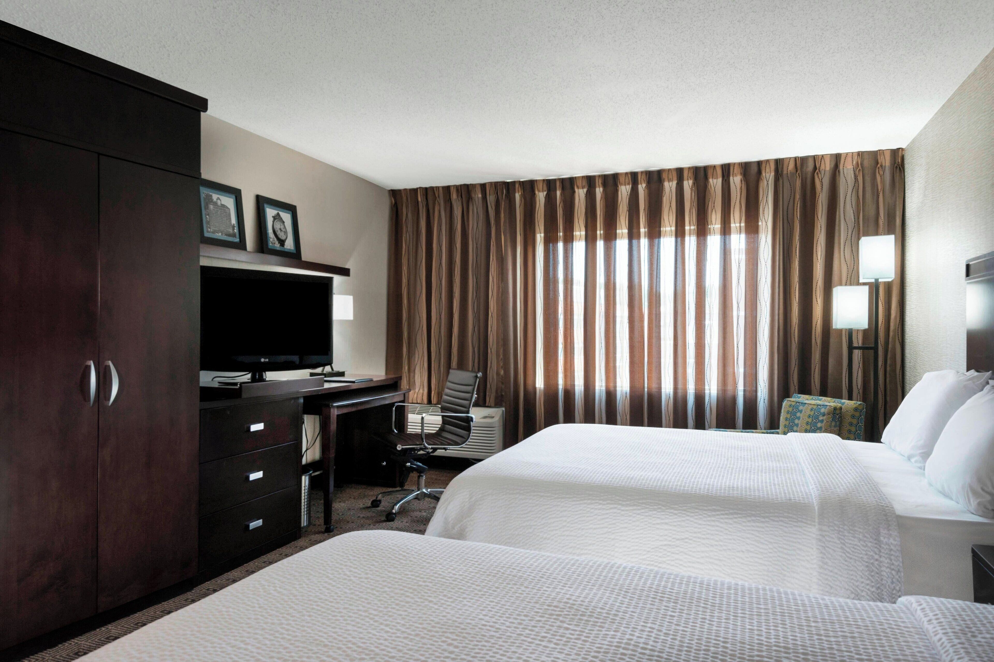 premium bedding, in-room safe, desk, laptop workspace