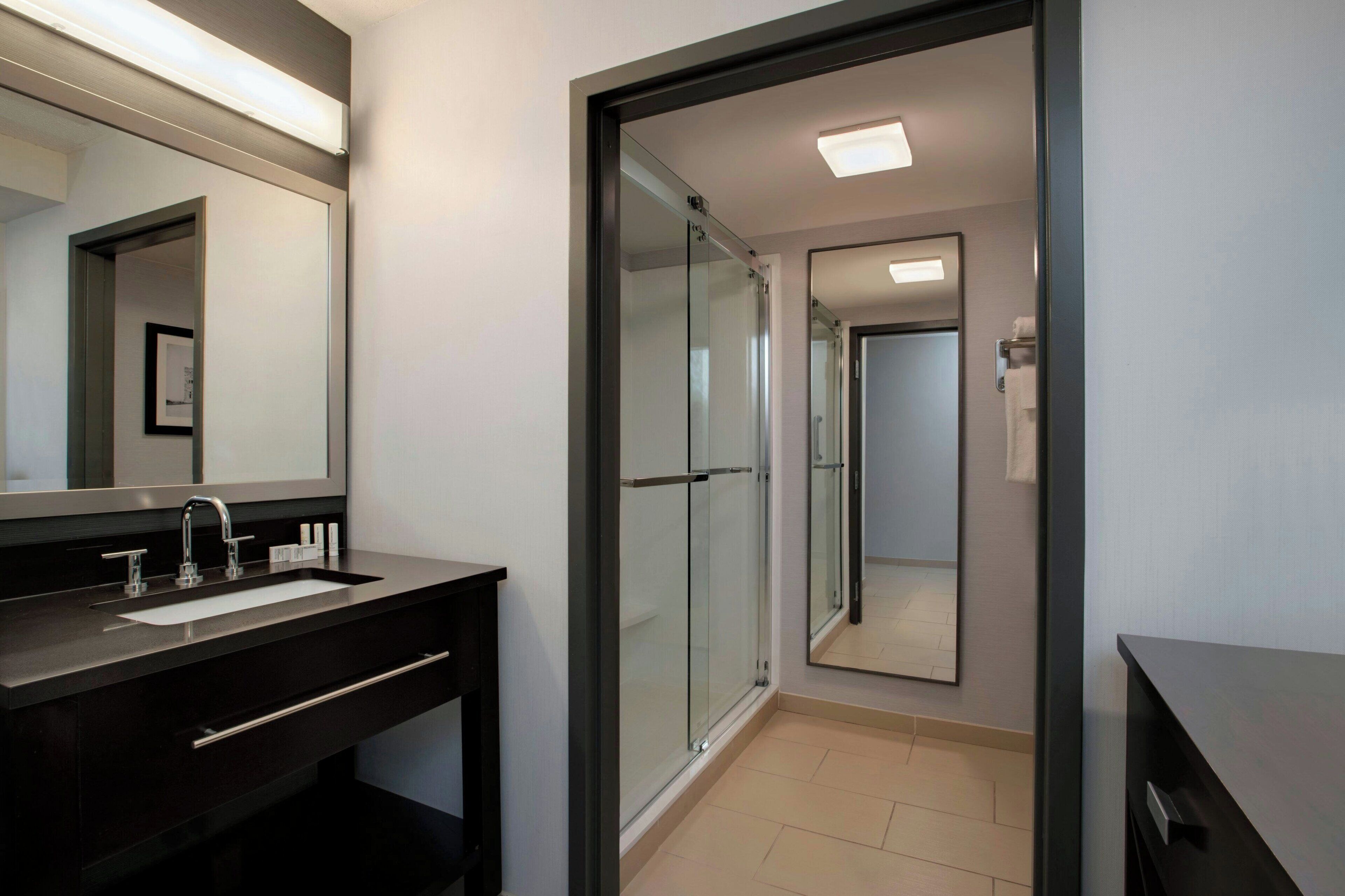 combined shower/bathtub, free toiletries, hair dryer, towels