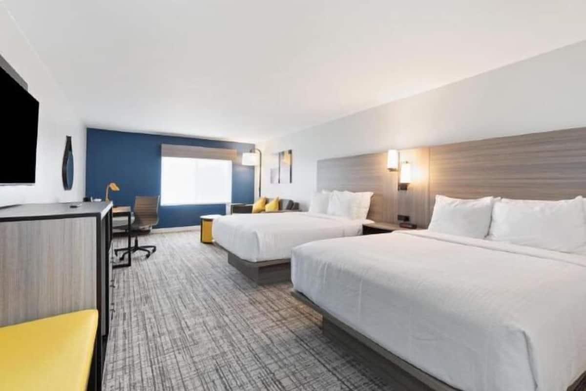 Desk, iron/ironing board, cribs/infant beds, free WiFi