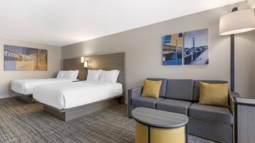 Standard-herbergi - 2 meðalstór tvíbreið rúm - reyklaust - svalir (with Single Sofabed) | Skrifborð, straujárn/strauborð, vöggur/ungbarnarúm