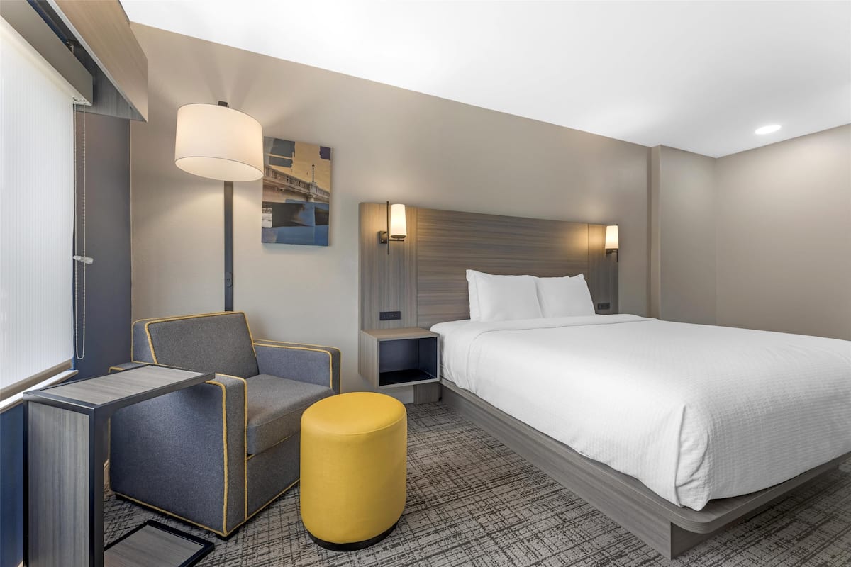 Standard Room, 1 King Bed, Non Smoking