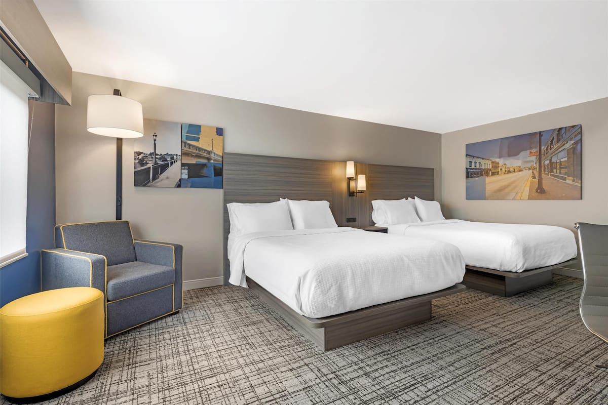 Standard Room, 2 Queen Beds, Accessible, Bathtub
