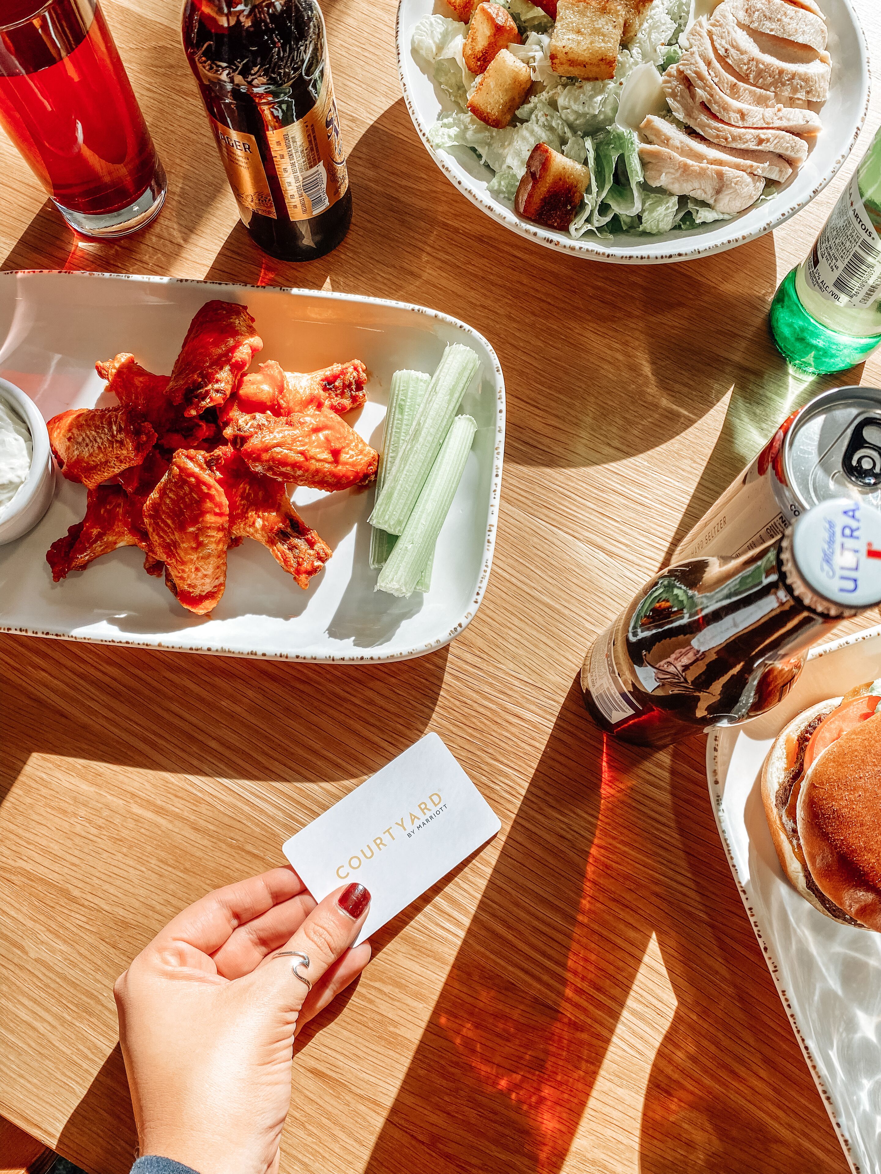 breakfast and dinner served, american cuisine