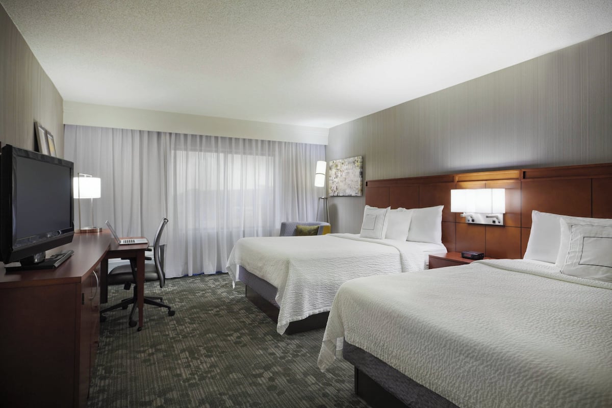 Room, 2 Queen Beds, Courtyard View