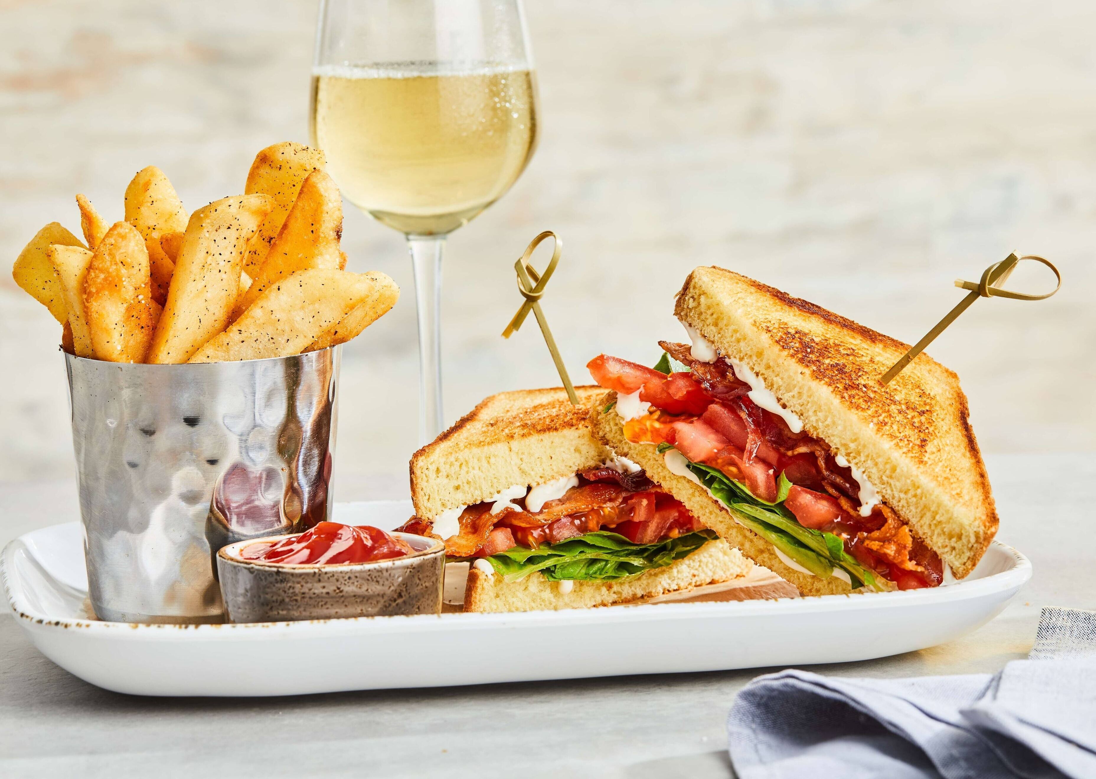 breakfast and dinner served, american cuisine