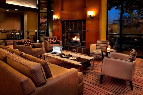 Courtyard by Marriott Seattle Sea-Tac Area