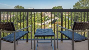 Suite, 1 habitación | Caja de seguridad en la habitación y escritorio