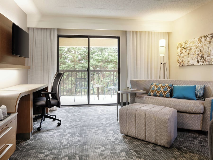 Quarto, 1 cama King (Mobility Accessible, Tub) | Escrivaninha, espaço de trabalho para notebook, cortinas blackout